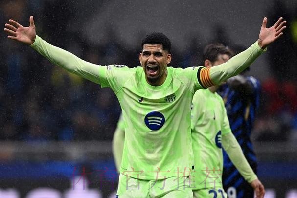 阿劳霍：球队始终保持冷静和沉着并压制了对手